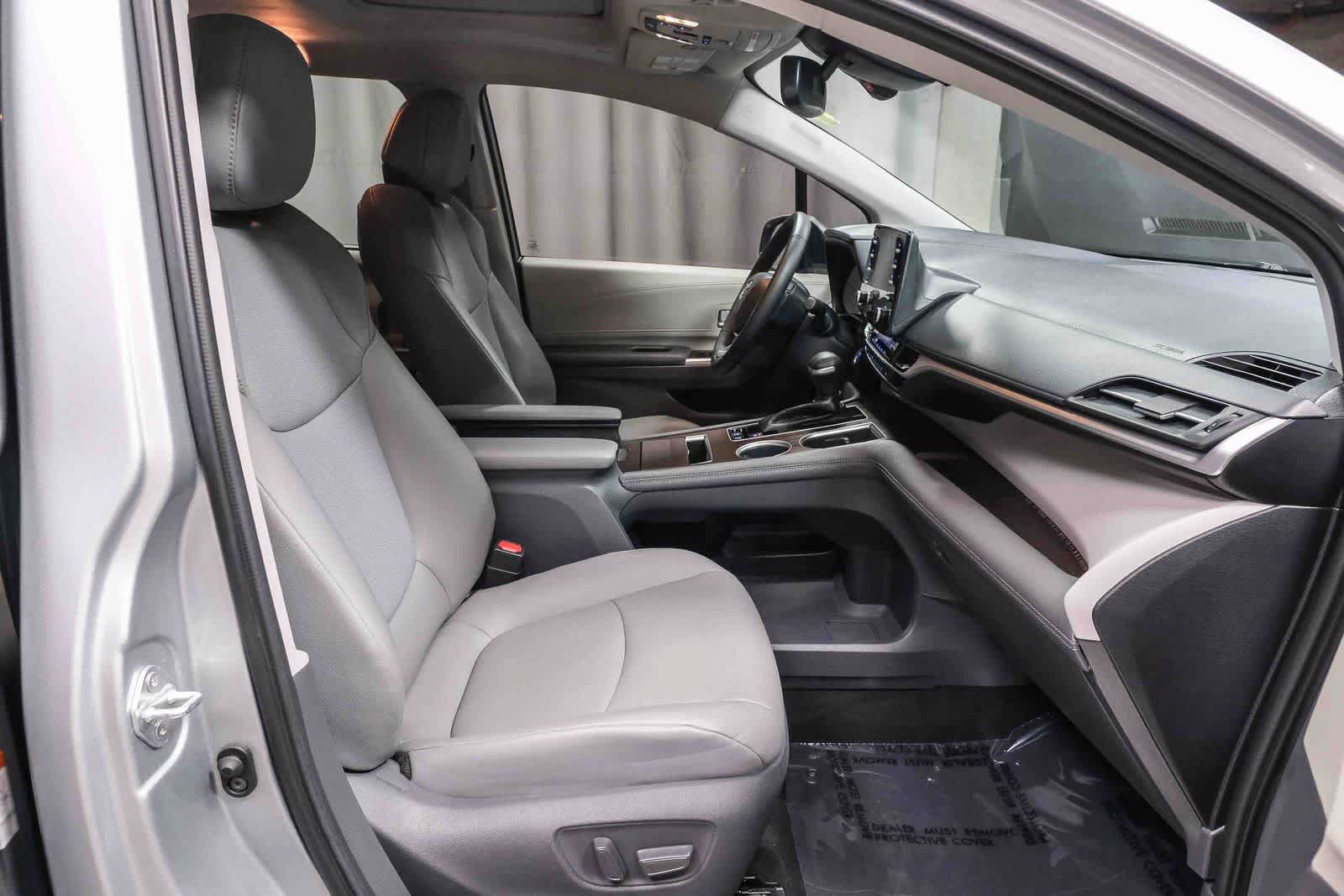 Used 2021 Toyota Sienna XLE FWD image 20