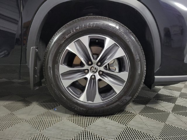 Used 2026 Toyota Highlander XLE AWD/4WD image 11