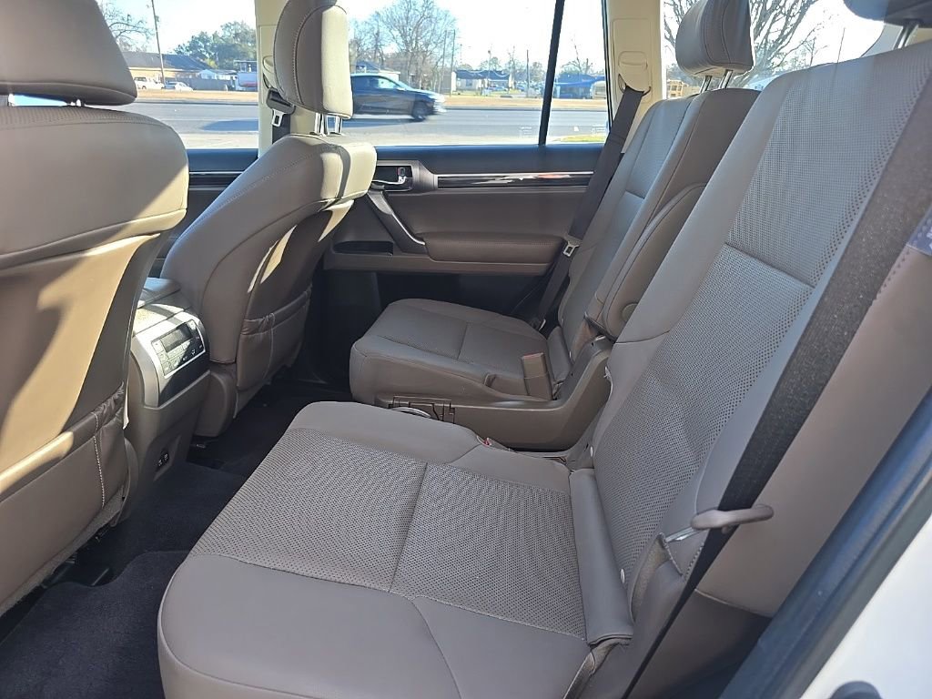 Used 2023 Lexus GX 460 Premium w/ Accessory Package image 14