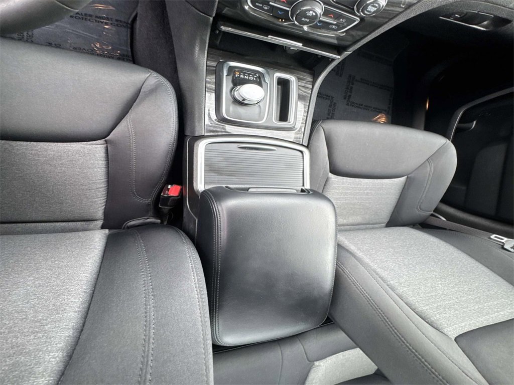 Used 2022 Chrysler 300 Touring w/ Sport Appearance Package image 45