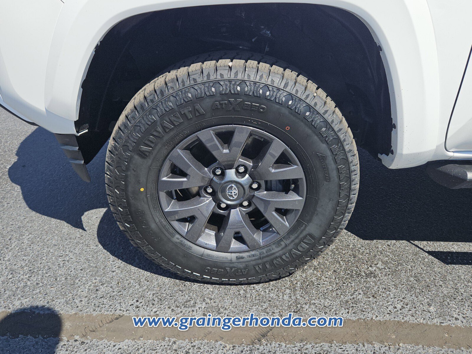 Used 2023 Toyota Tacoma SR5 w/ Technology Package RWD image 9