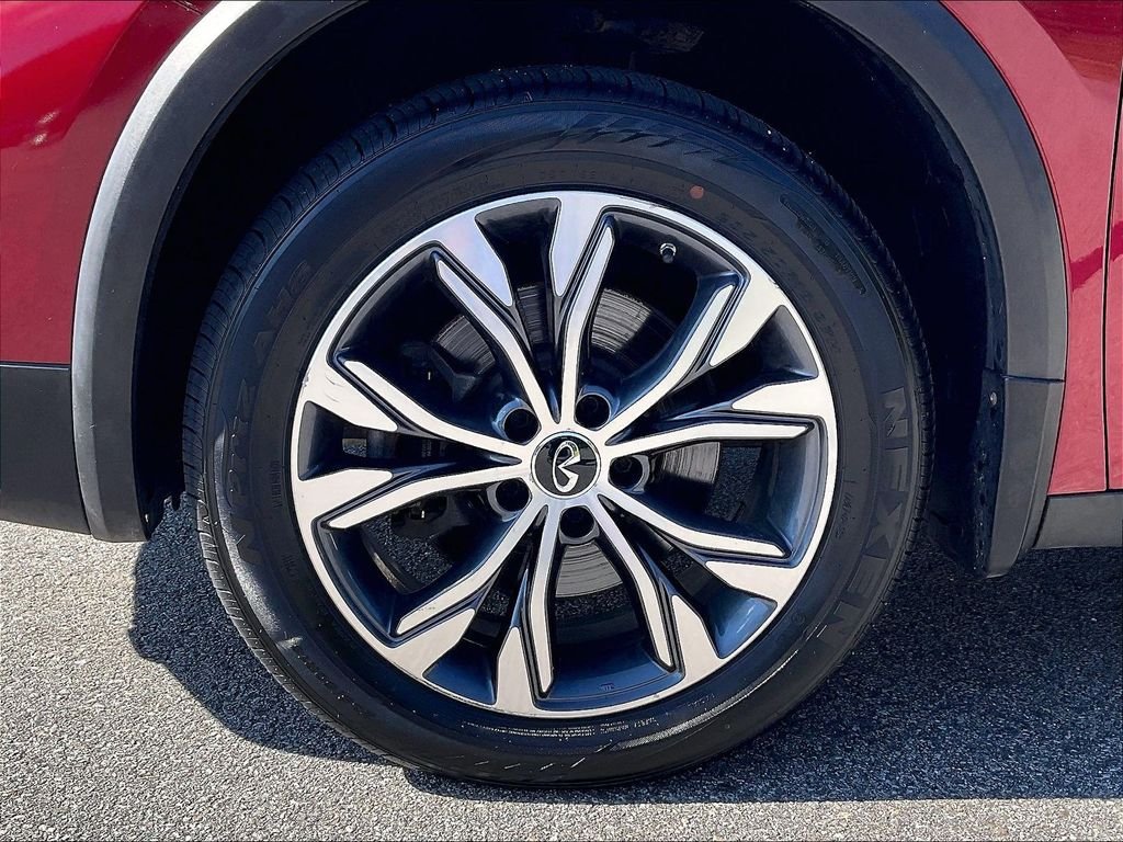 Used 2017 INFINITI QX30 Premium AWD/4WD image 7