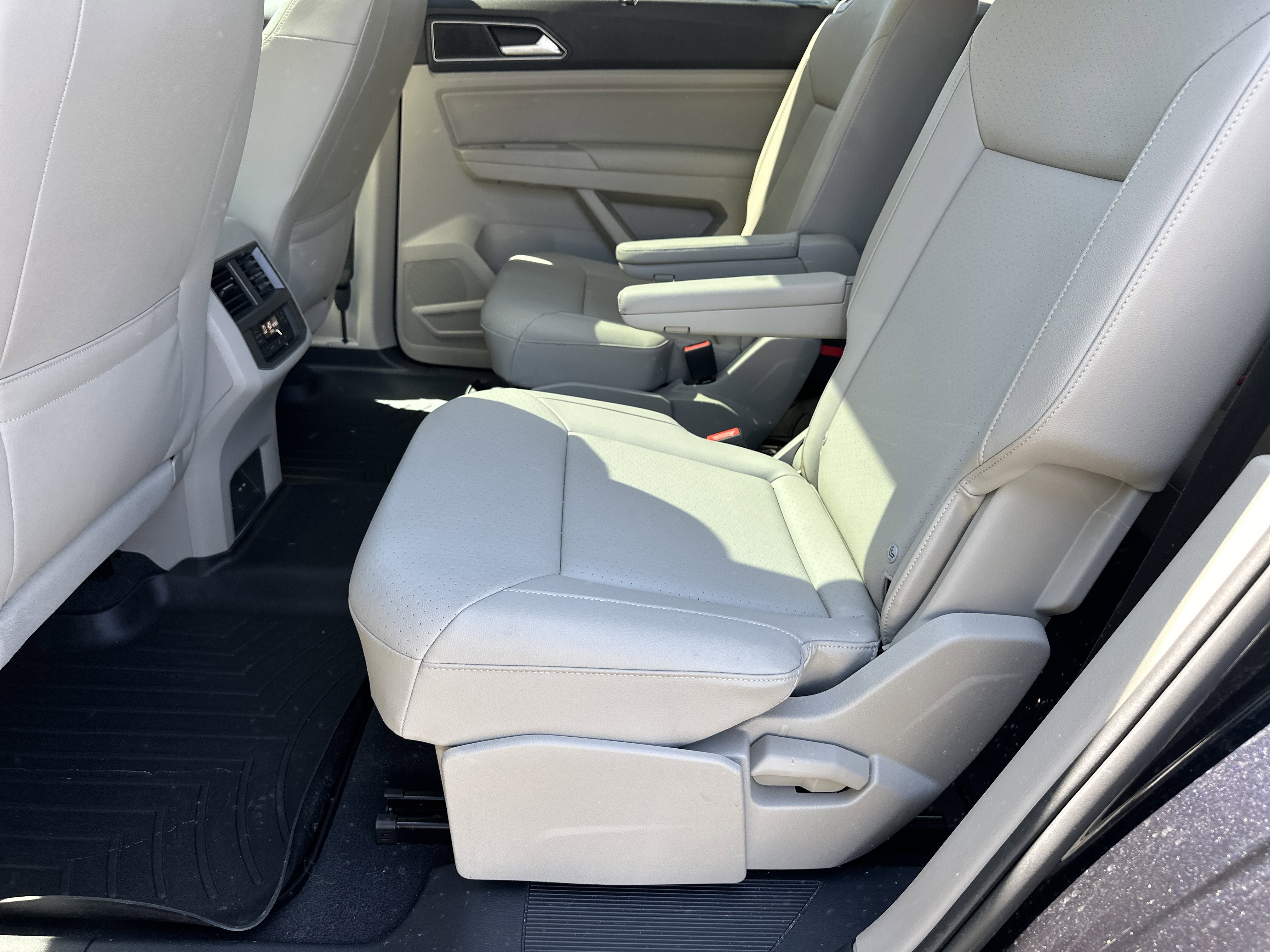 Used 2019 Volkswagen Atlas SEL R-Line image 23