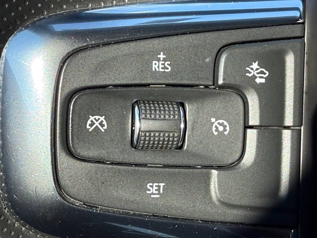 Used 2025 Chevrolet Blazer LT FWD image 24