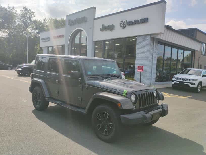 Used 2017 Jeep Wrangler Unlimited Sahara AWD/4WD image 2