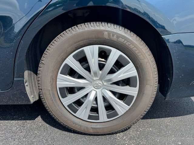 Used 2019 Toyota Camry LE FWD image 11
