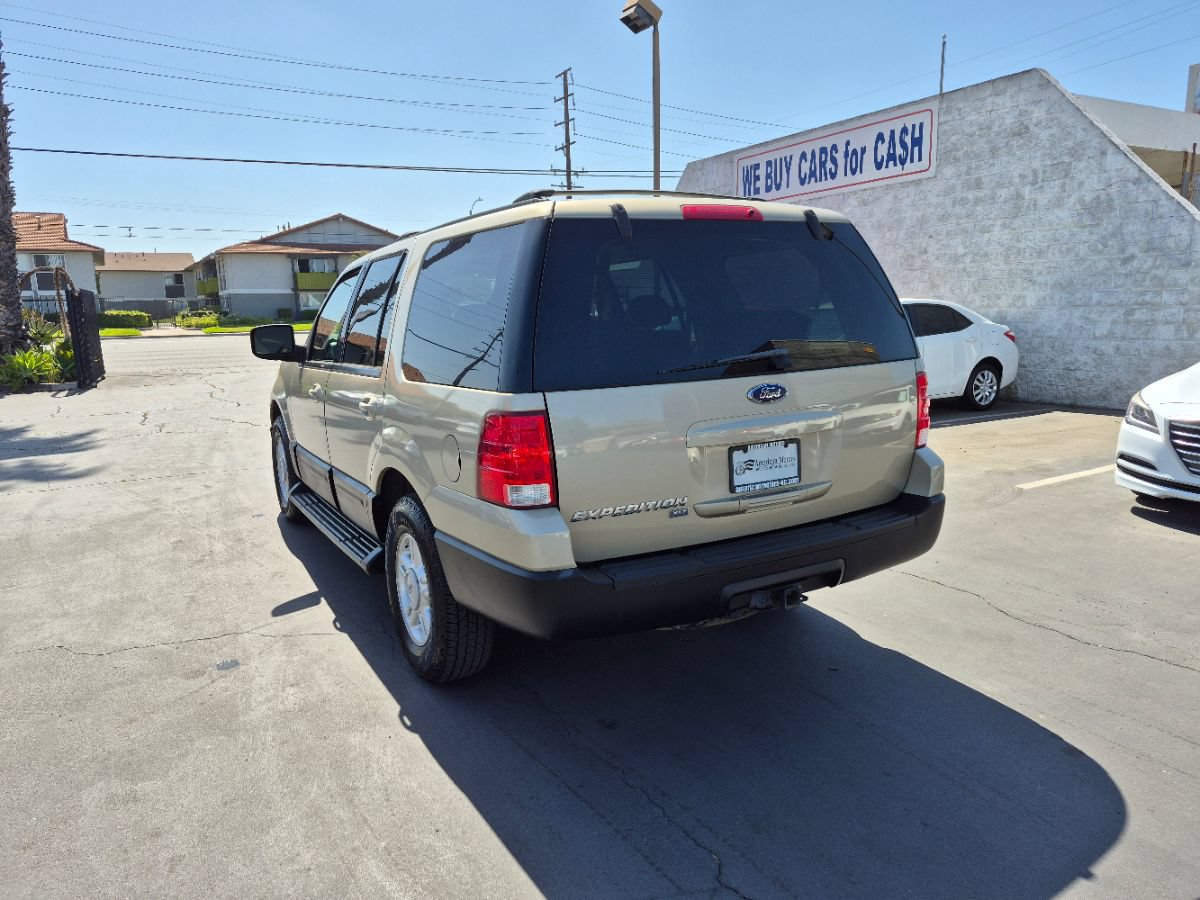 Used 2004 Ford Expedition XLT RWD image 2