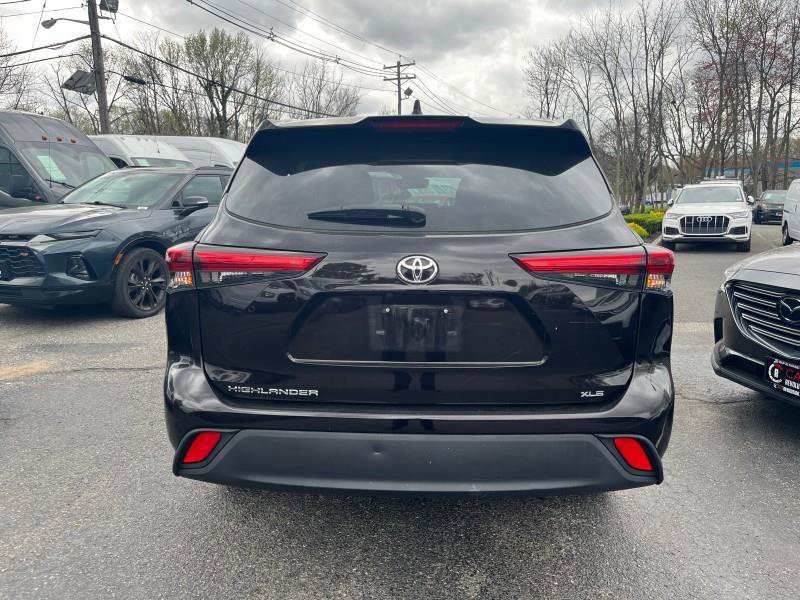 Used 2021 Toyota Highlander XLE image 5
