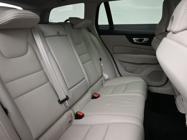 Used 2023 Volvo V60 B5 Cross Country Plus image 31