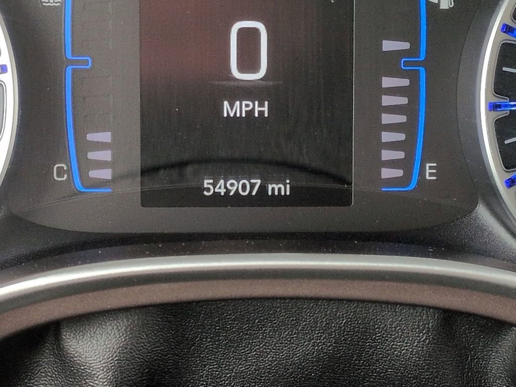 Used 2023 Chrysler Voyager LX image 23