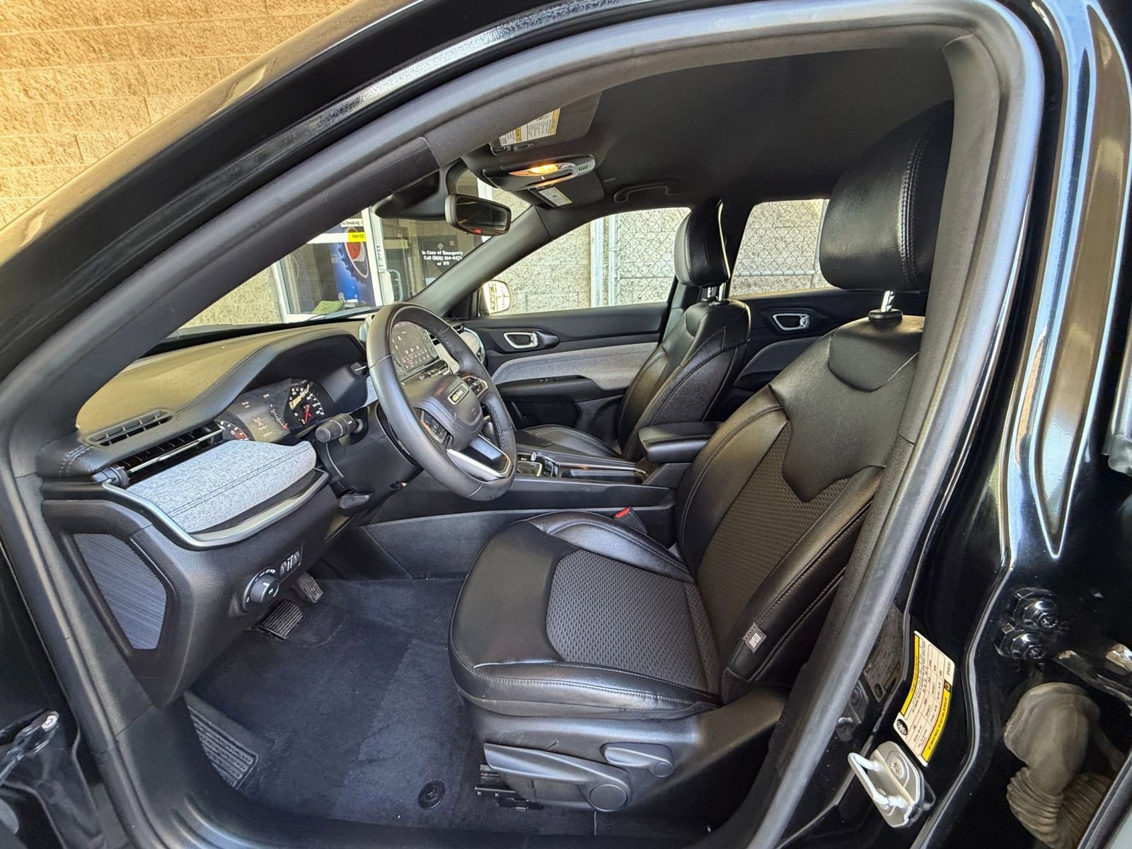 Used 2025 Jeep Compass Latitude AWD/4WD image 25