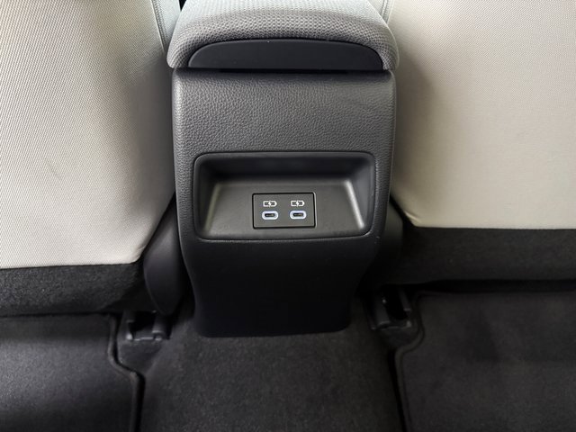 Used 2025 Toyota Corolla LE image 32