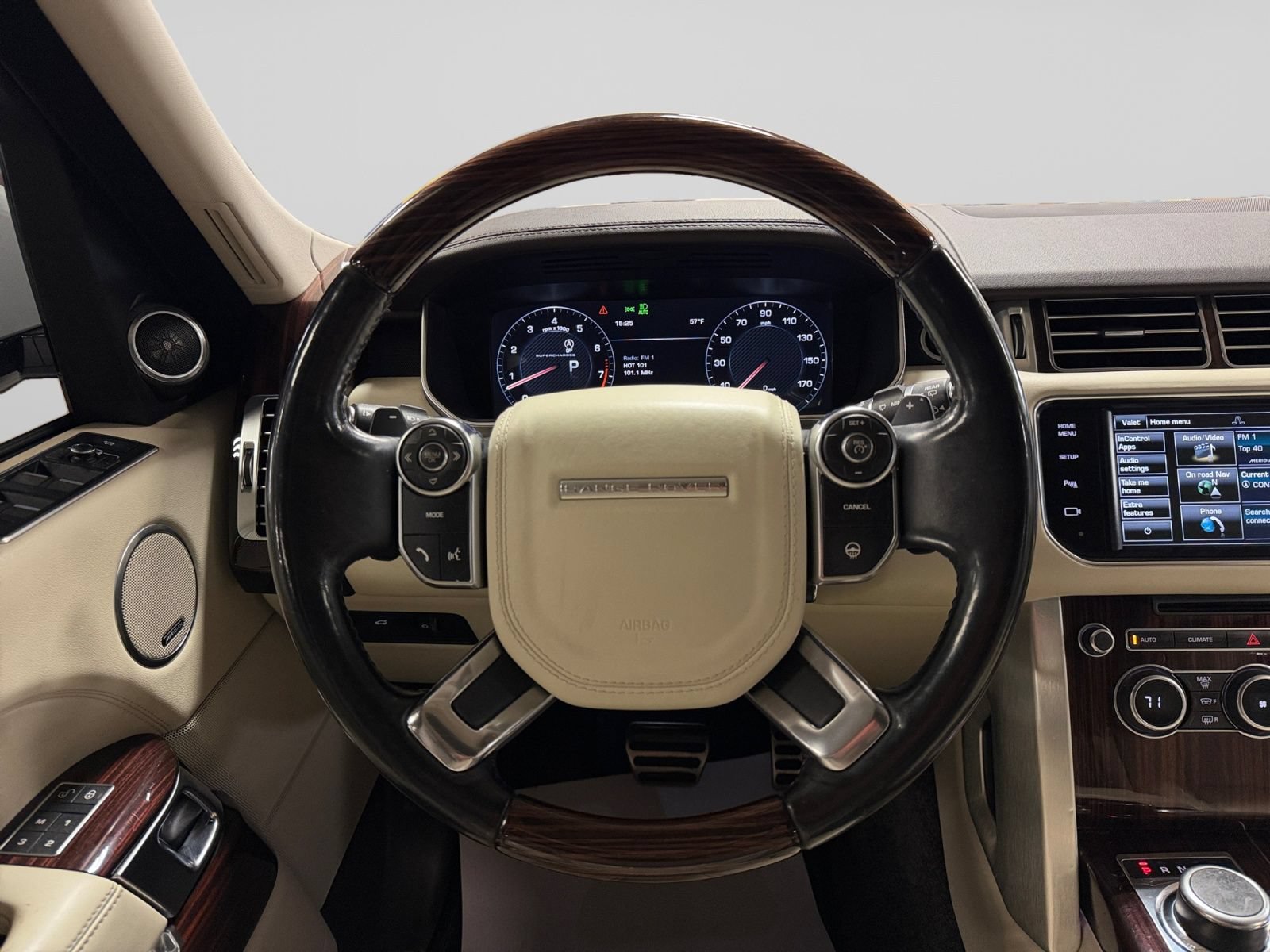 Used 2015 Land Rover Range Rover Supercharged AWD/4WD image 17