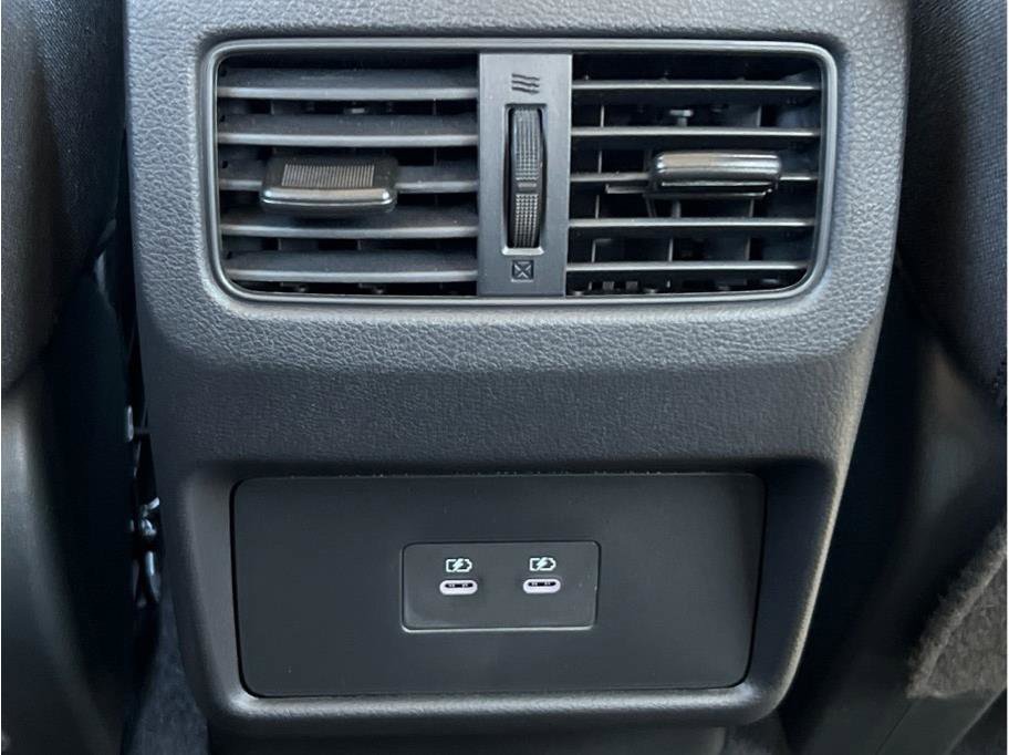 Used 2025 Nissan Rogue SV image 10