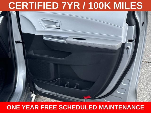 Used 2025 Toyota Sienna LE FWD image 8