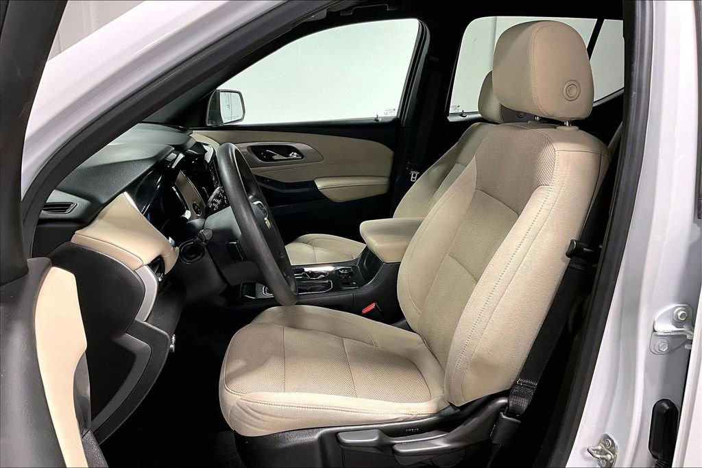 Used 2023 Chevrolet Traverse LS image 34