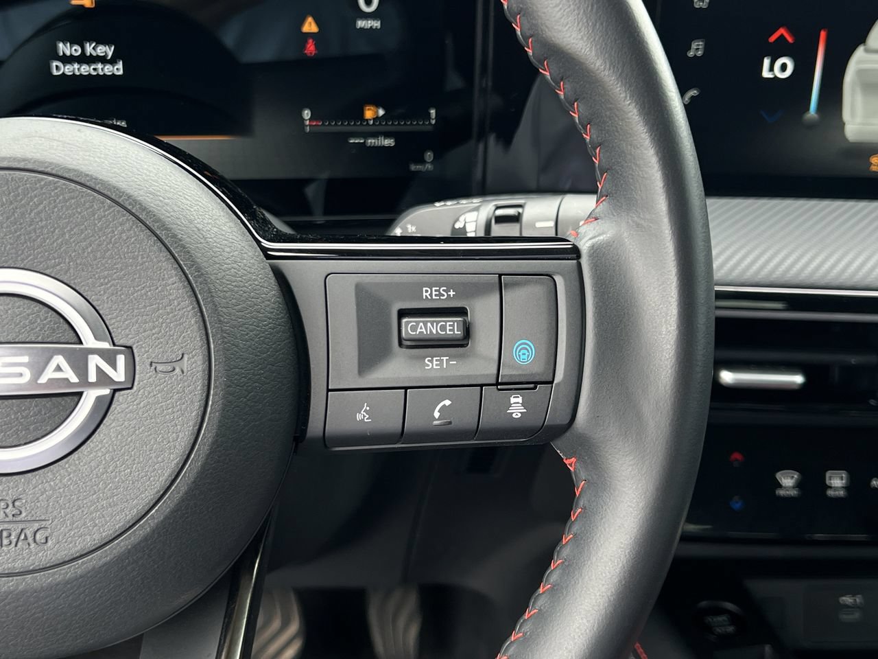 Used 2025 Nissan Kicks SR AWD/4WD image 11