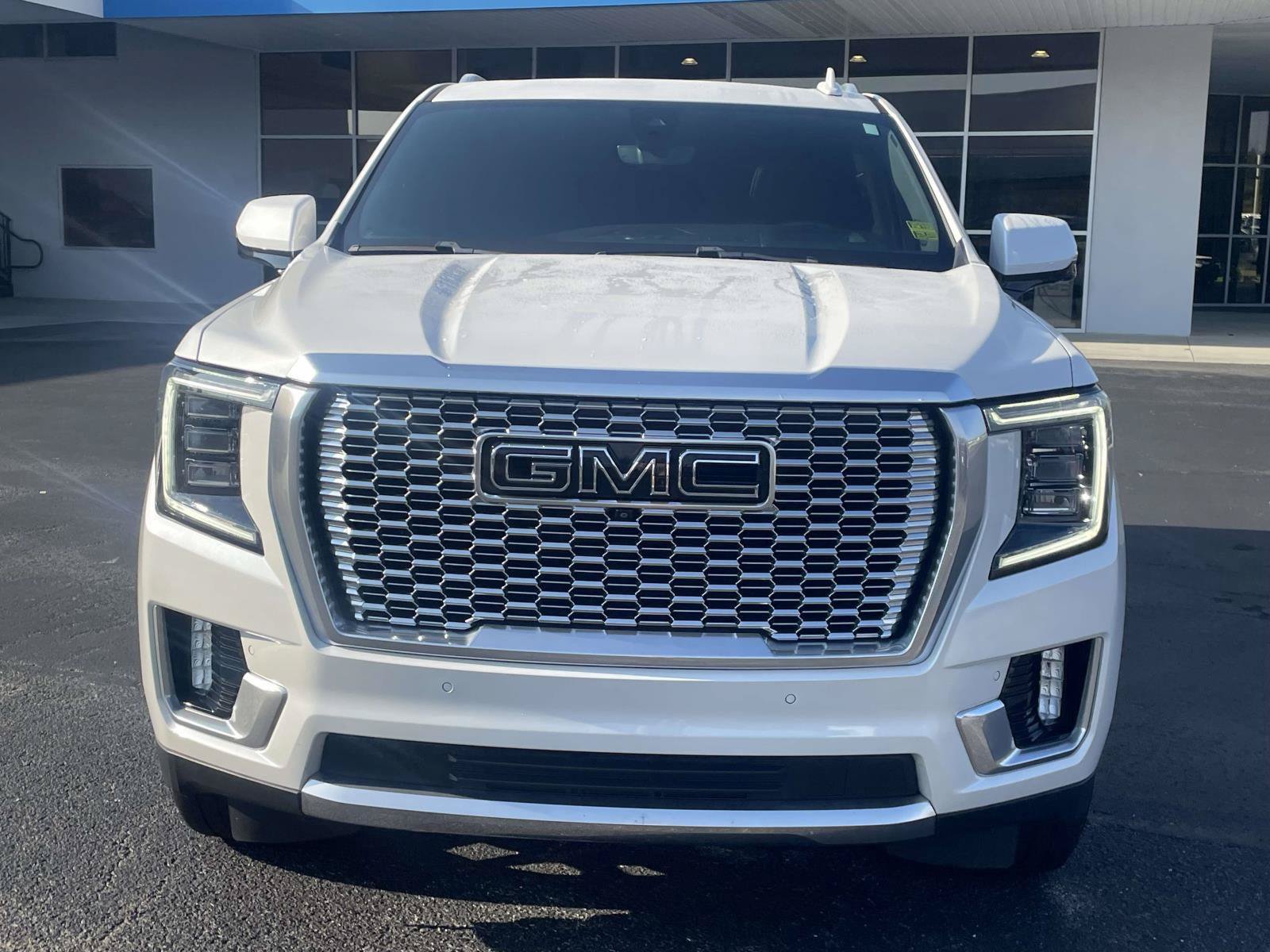 Used 2021 GMC Yukon Denali w/ Denali Premium Package RWD image 16