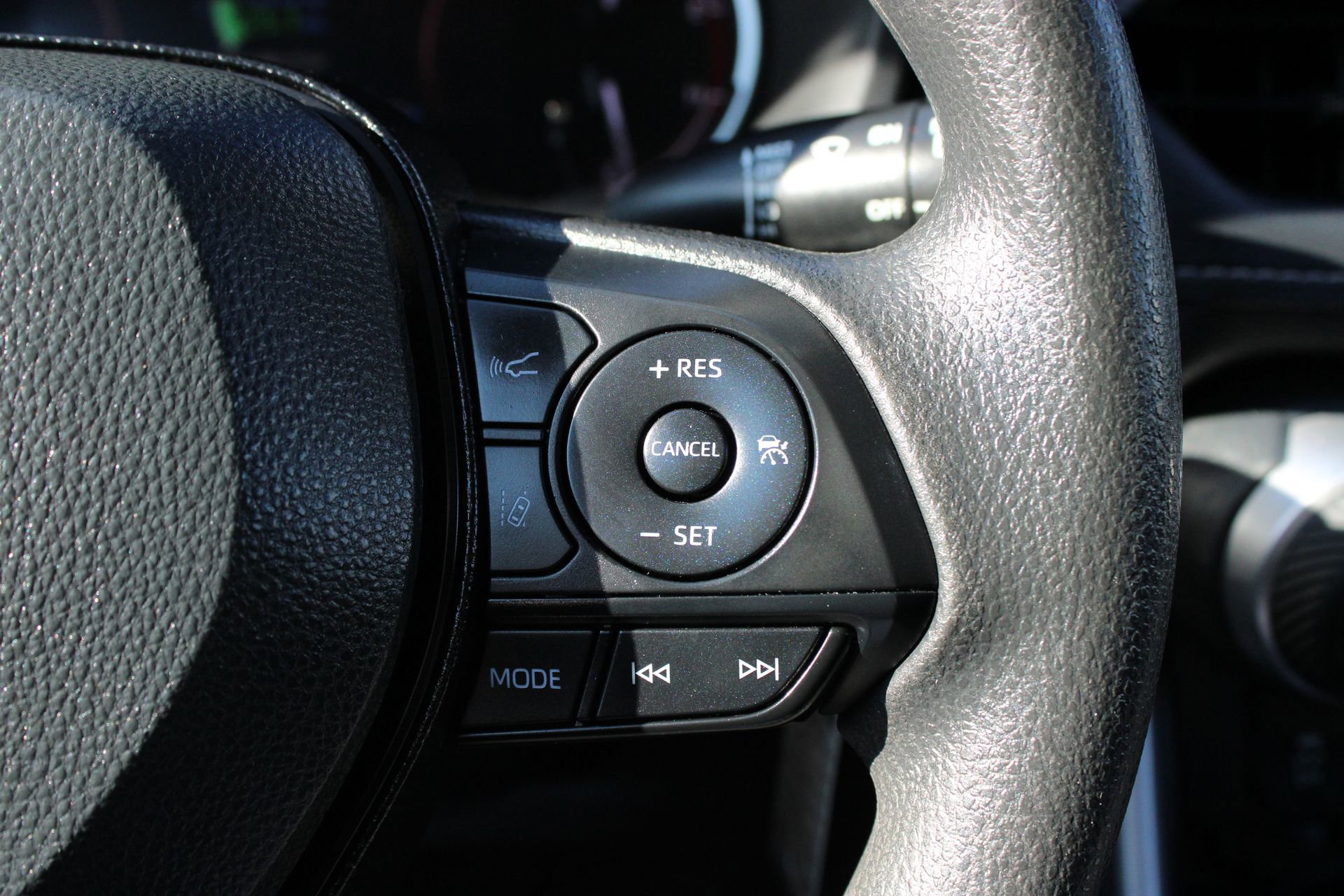 Used 2024 Toyota RAV4 LE image 29