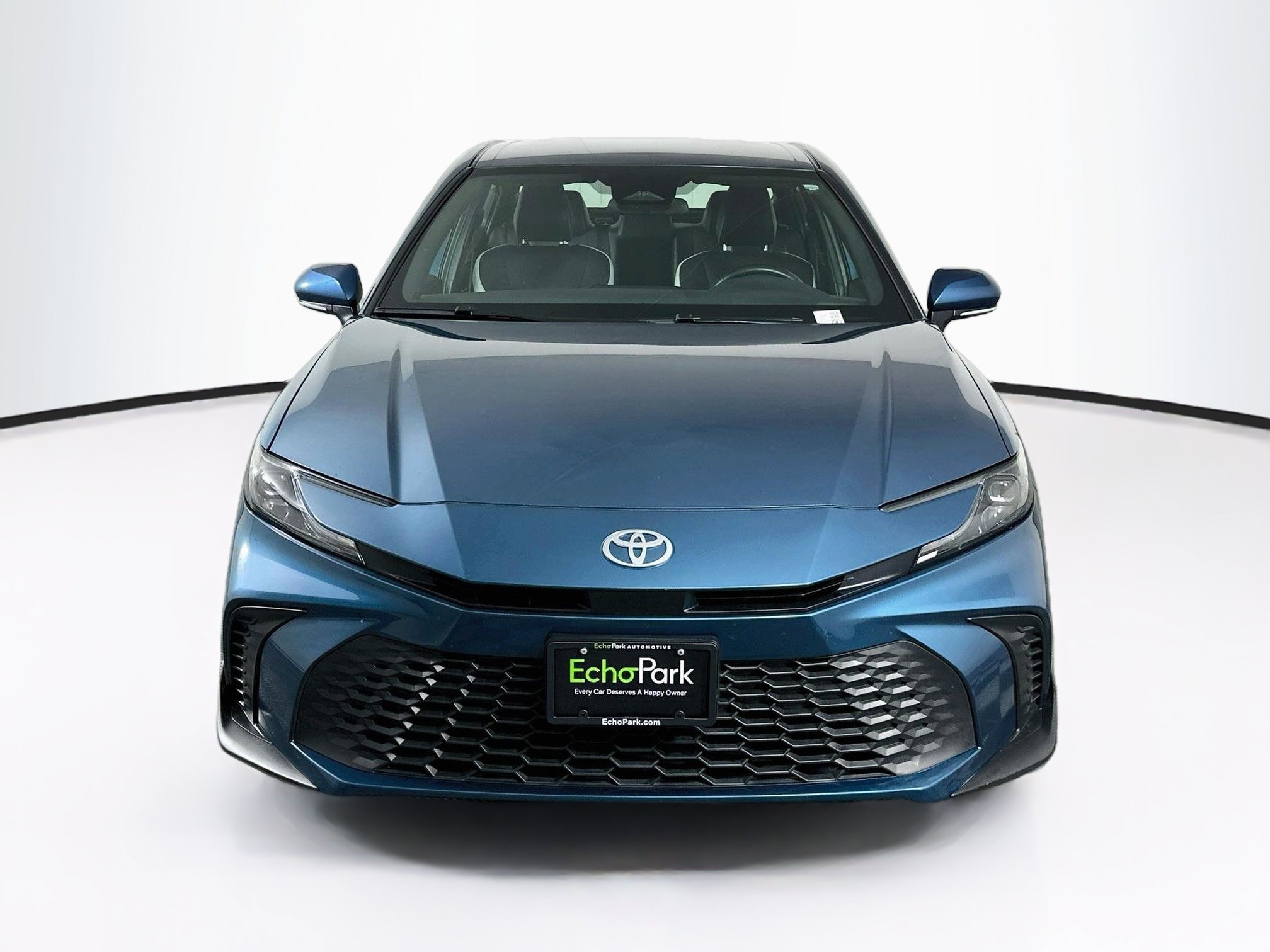 Used 2025 Toyota Camry SE FWD image 2