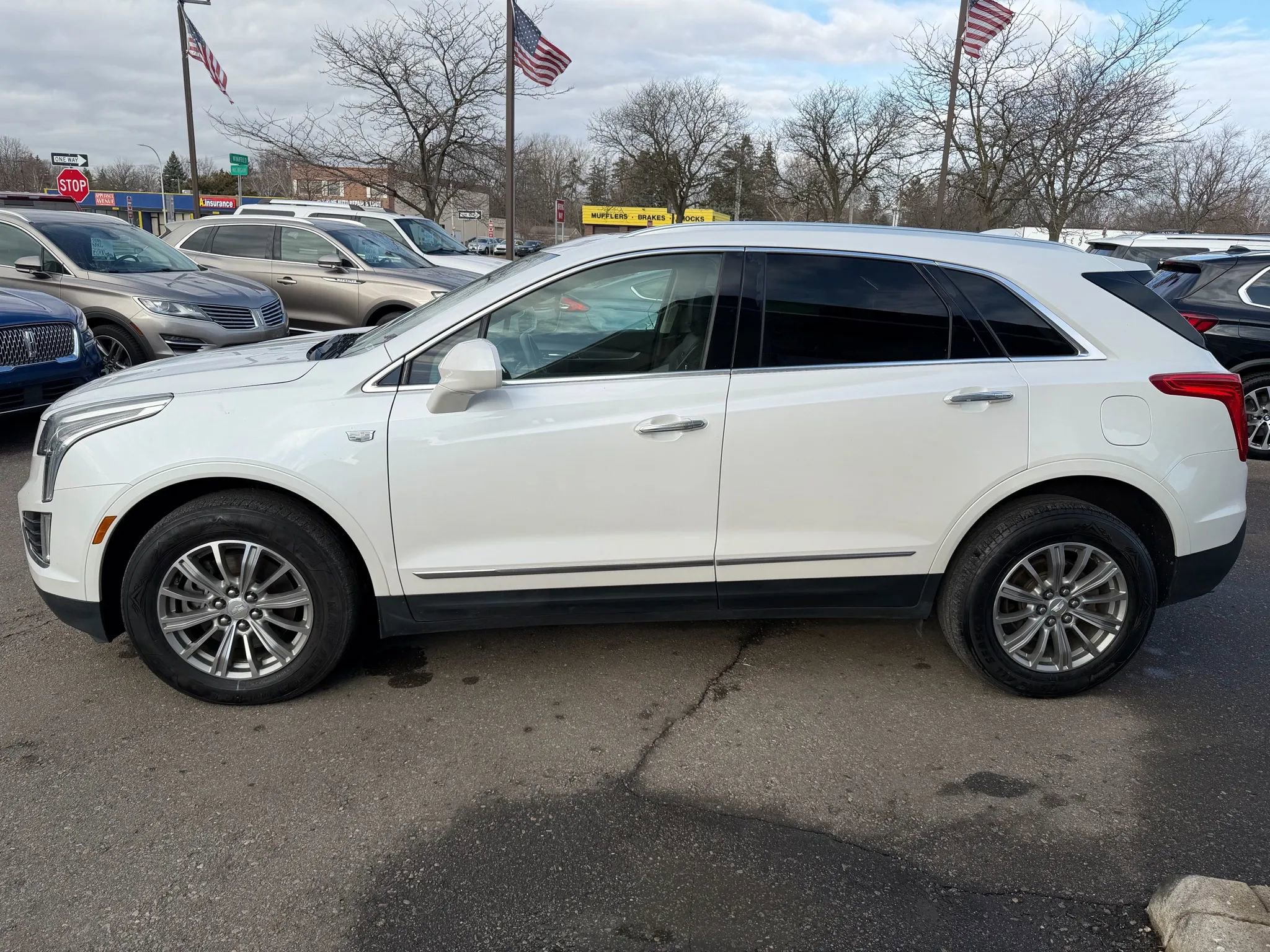 Used 2017 Cadillac XT5 Luxury w/ Driver Awareness Package image 2