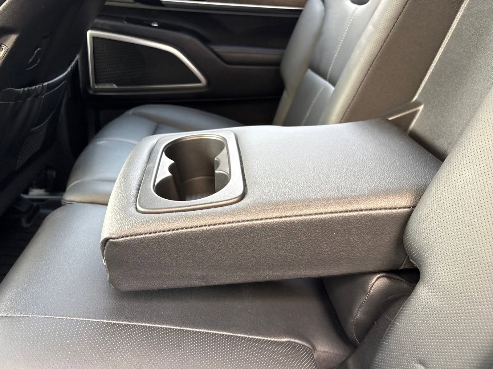 Used 2022 Kia Telluride EX w/ Towing Package image 34