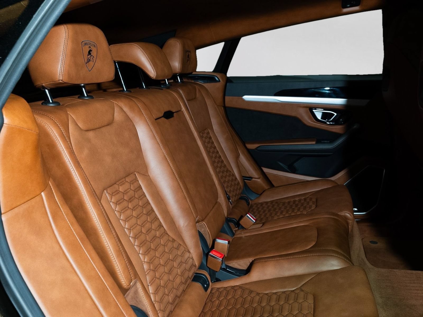 Used 2021 Lamborghini Urus AWD/4WD image 37