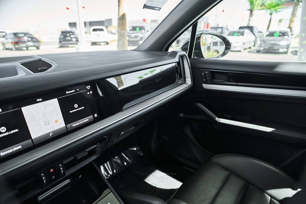 Used 2024 Porsche Cayenne AWD/4WD image 47