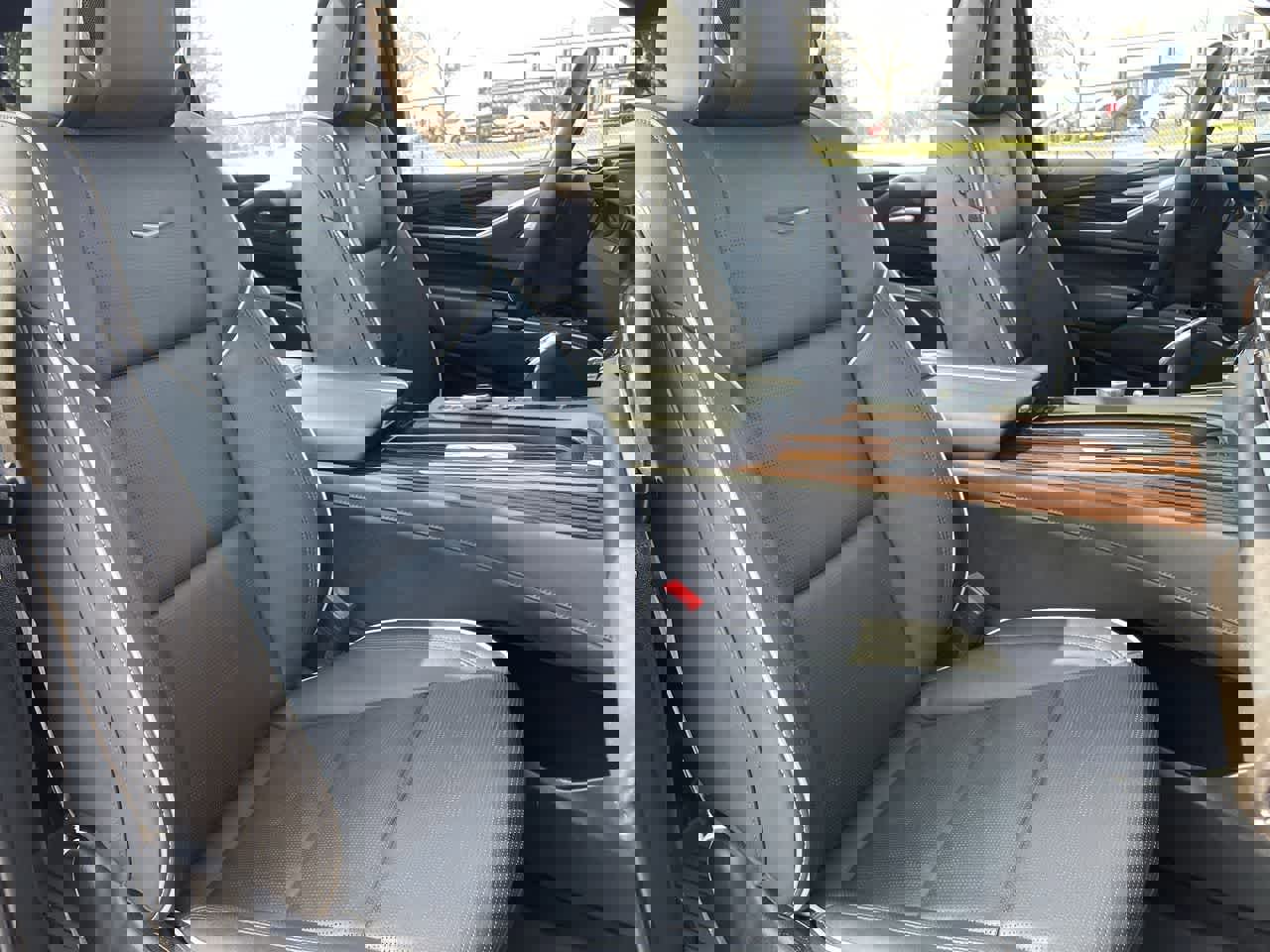 Used 2024 Cadillac Escalade ESV Premium Luxury image 14