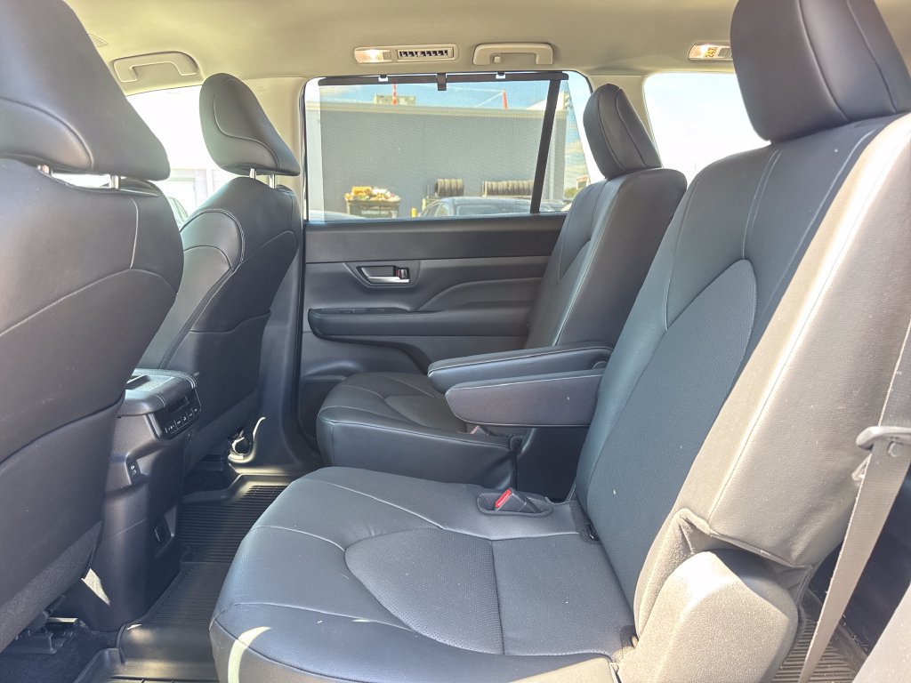 Used 2024 Toyota Grand Highlander AWD image 11