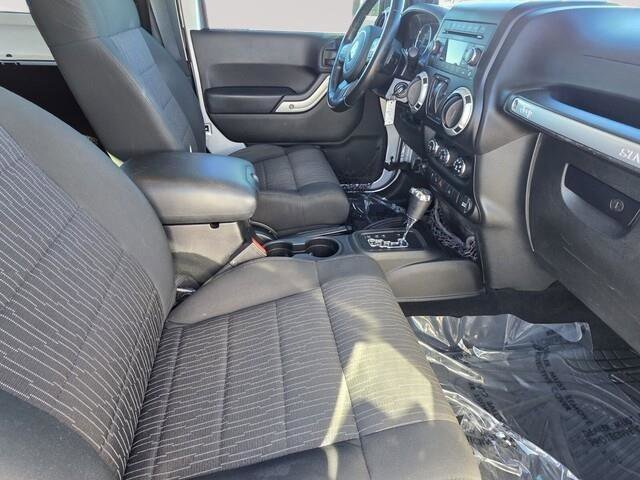 Used 2012 Jeep Wrangler Sahara image 32