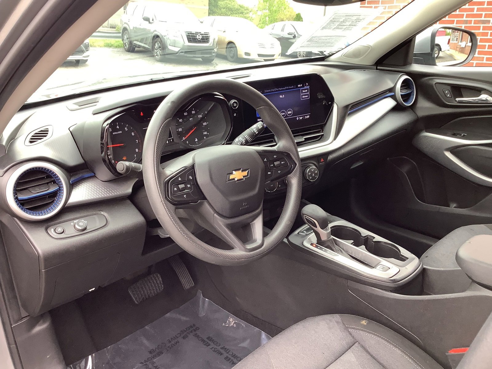 Used 2024 Chevrolet Trax LS w/ LS Convenience Package image 12