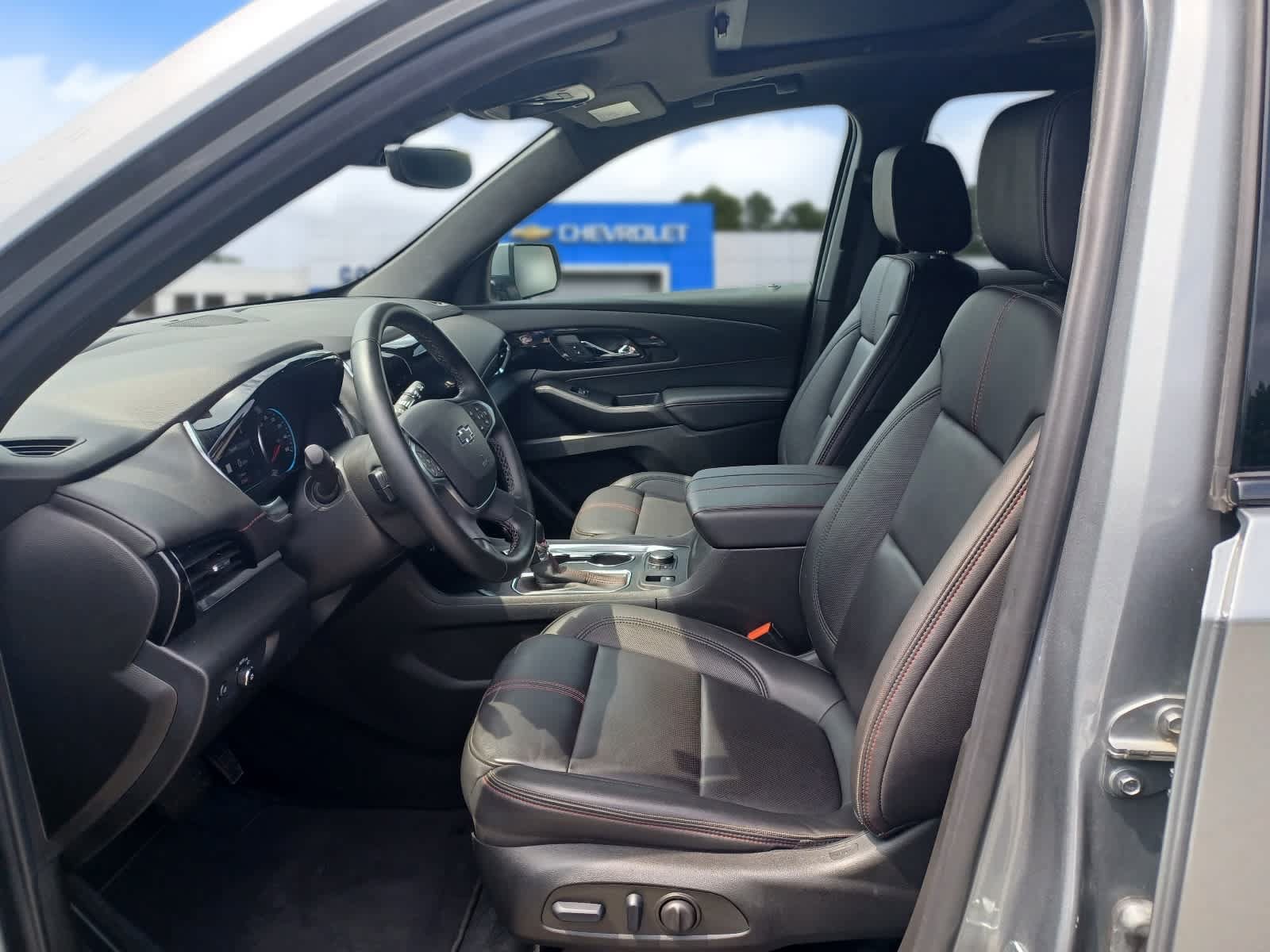 Used 2023 Chevrolet Traverse RS AWD/4WD image 7