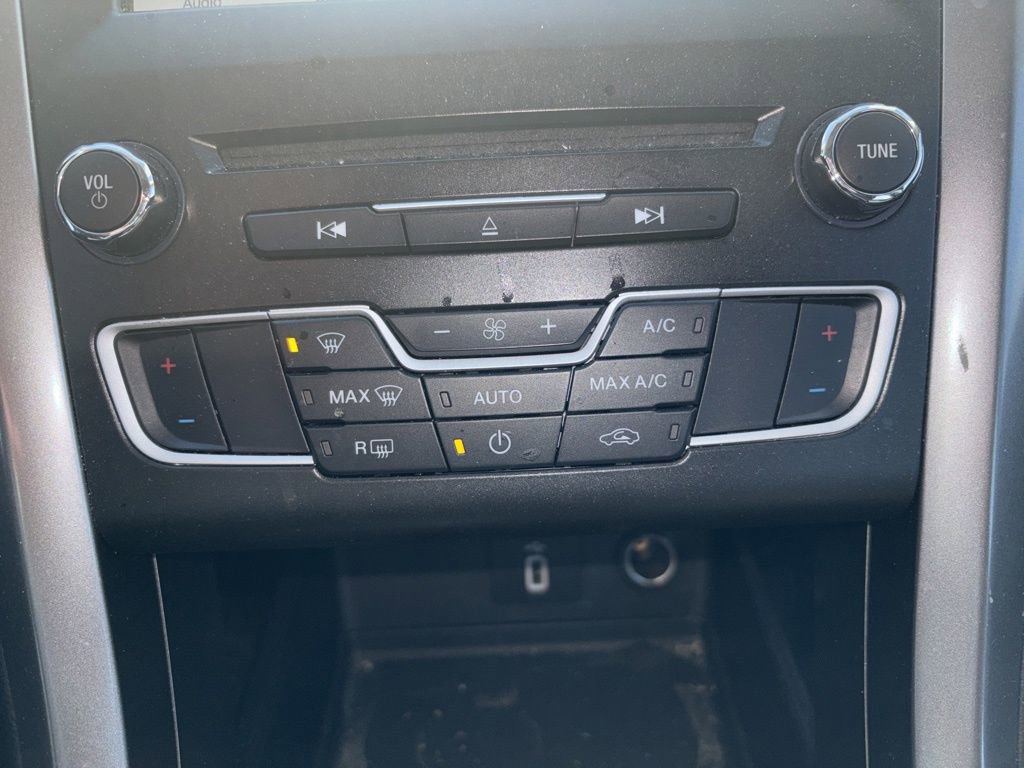 Used 2018 Ford Fusion SE w/ Fusion SE Technology Package image 17