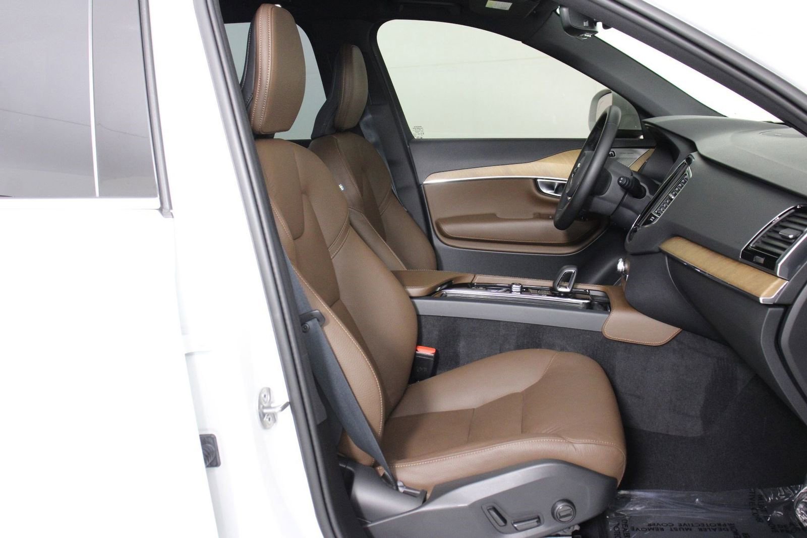Certified 2024 Volvo XC90 T8 Plus AWD/4WD image 29