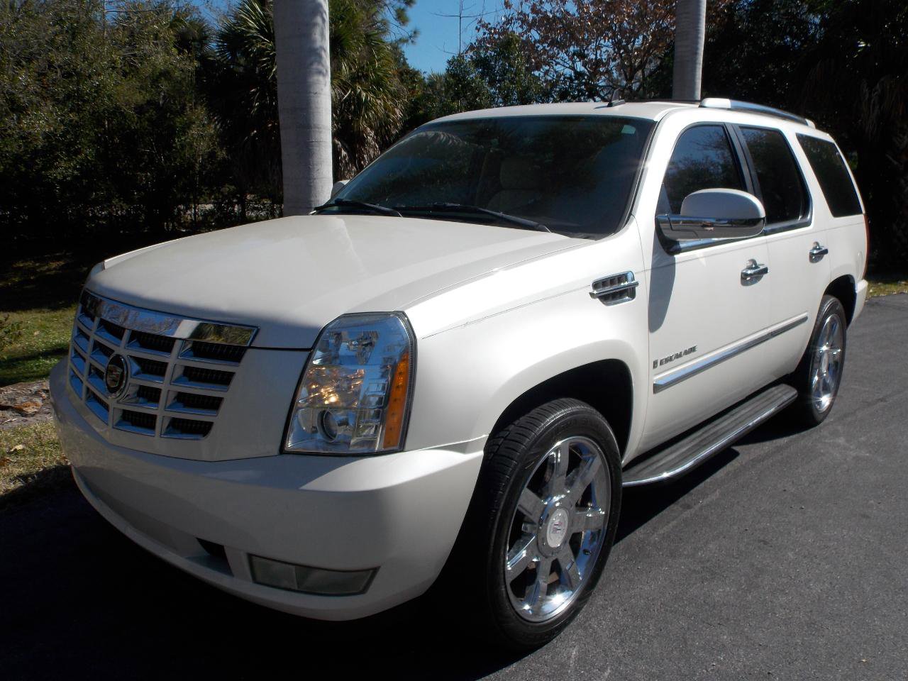 Used 2007 Cadillac Escalade 2WD w/ Information Package image 3