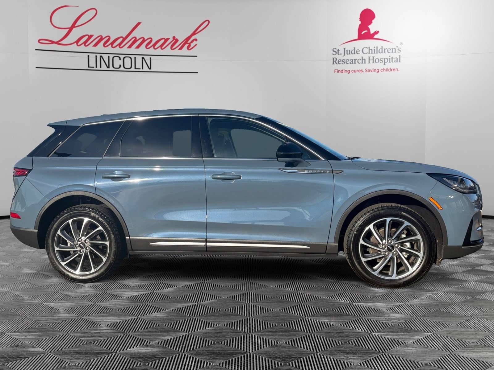 Certified 2024 Lincoln Corsair AWD w/ Equipment Group 101A image 6