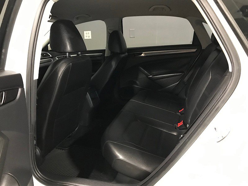 Used 2018 Volkswagen Passat 2.0T R-Line image 16