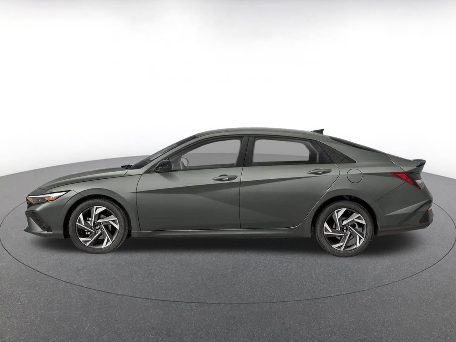Used 2026 Hyundai Elantra Sport FWD image 4
