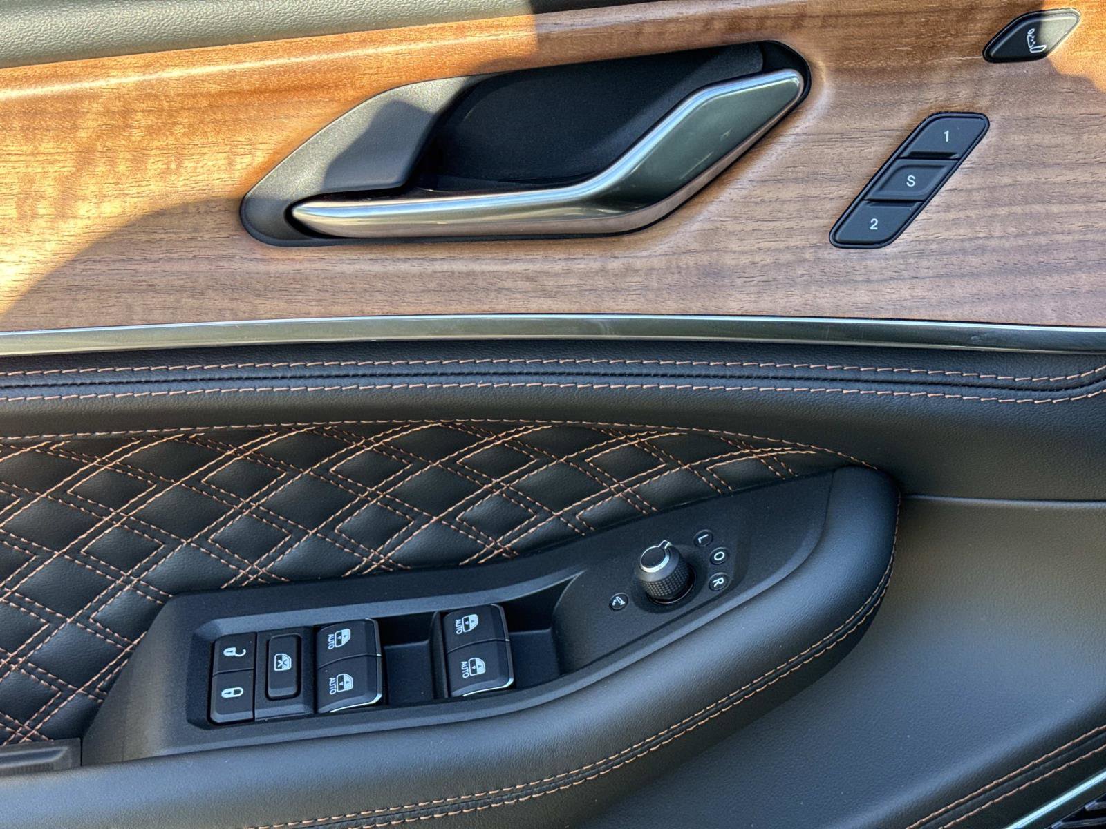 New 2025 Jeep Grand Cherokee Summit image 19
