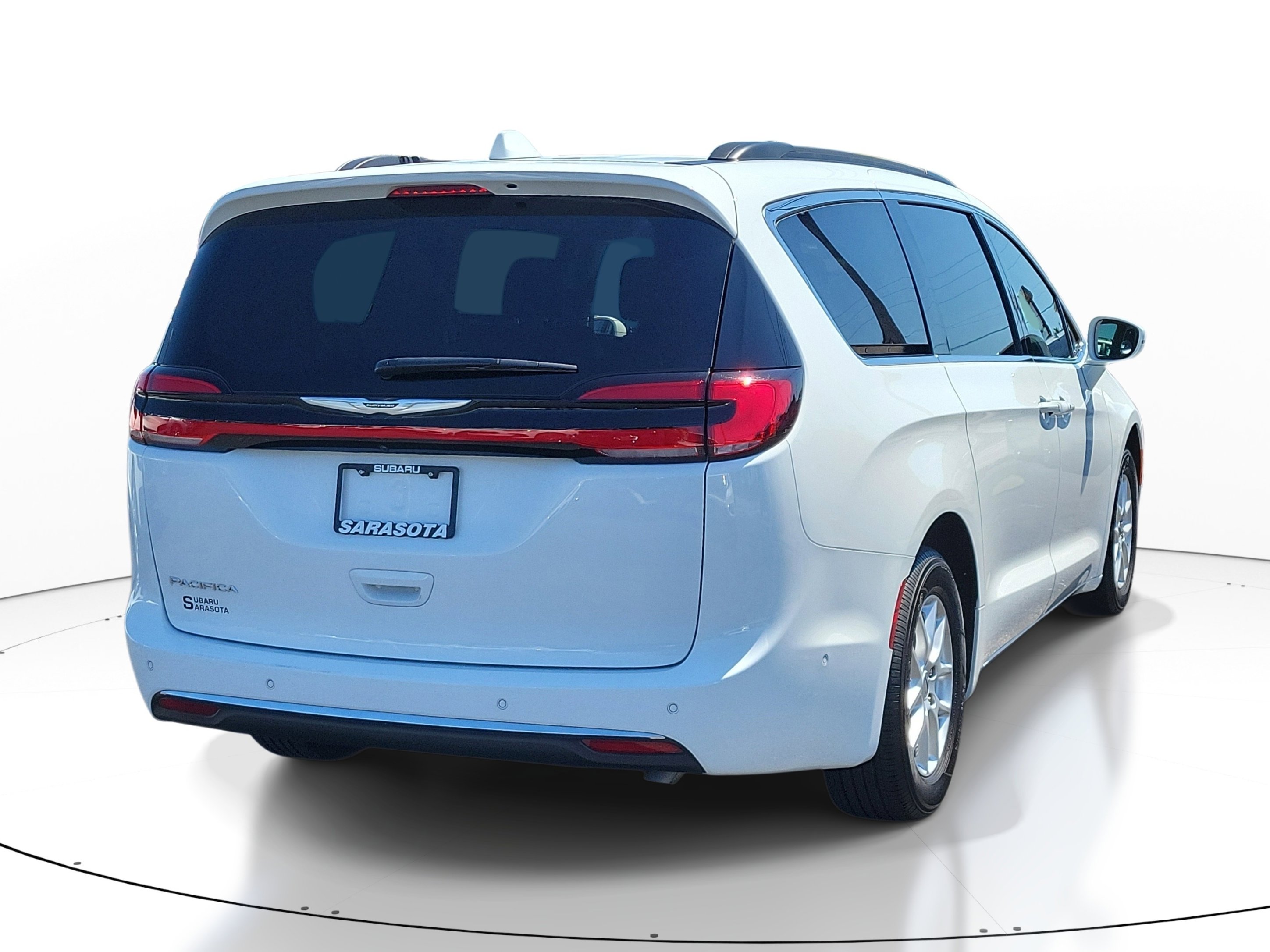 Used 2022 Chrysler Pacifica Touring-L w/ Uconnect Theater Family Group image 6