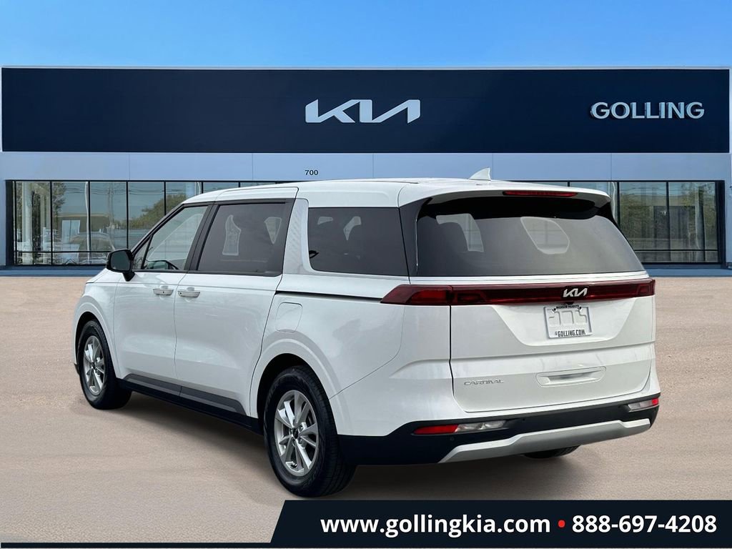 Used 2023 Kia Carnival LX image 4