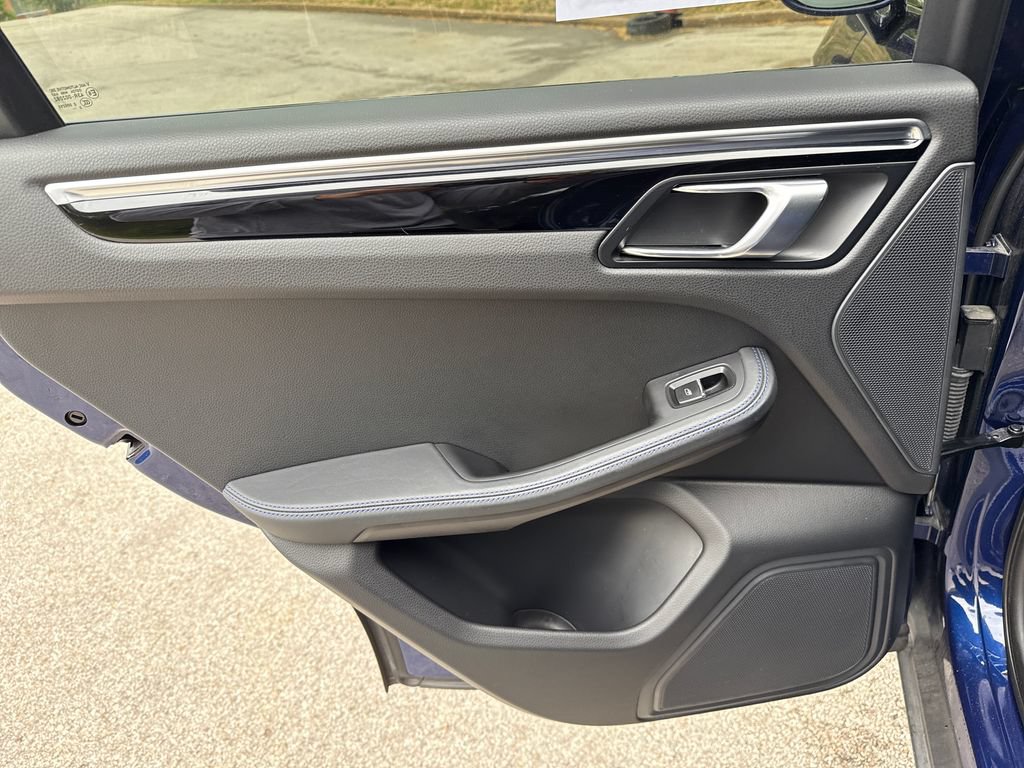 Used 2023 Porsche Macan AWD/4WD image 21