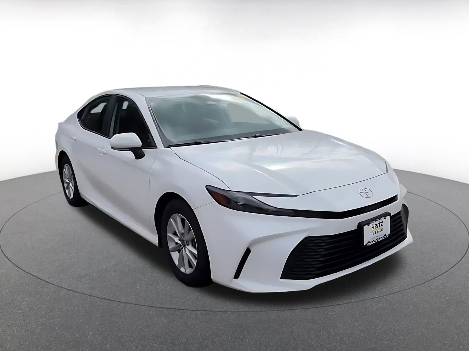 Used 2025 Toyota Camry LE image 3