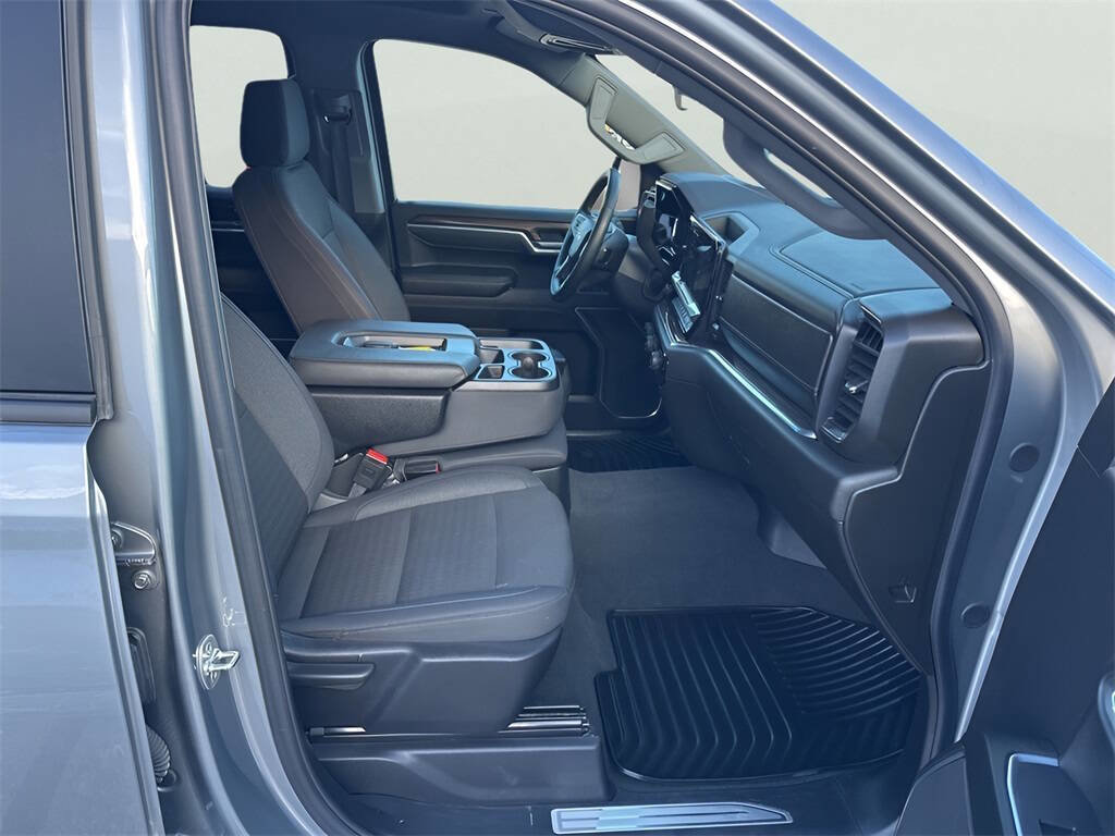 Used 2025 Chevrolet Silverado 1500 LT image 23