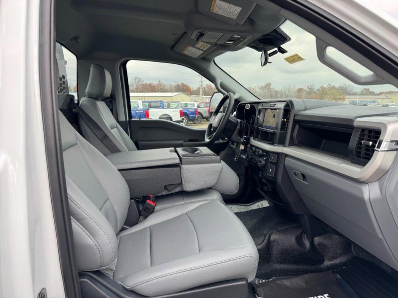 New 2026 Ford F550 XL 4WD Reg Cab CA image 5