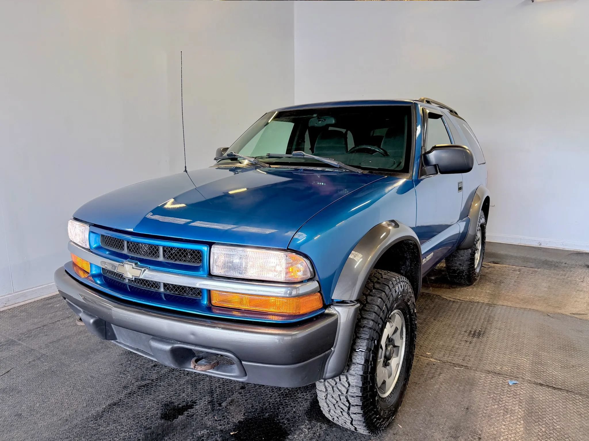 Used 2001 Chevrolet Blazer LS w/ Preferred Equipment Group AWD/4WD image 2