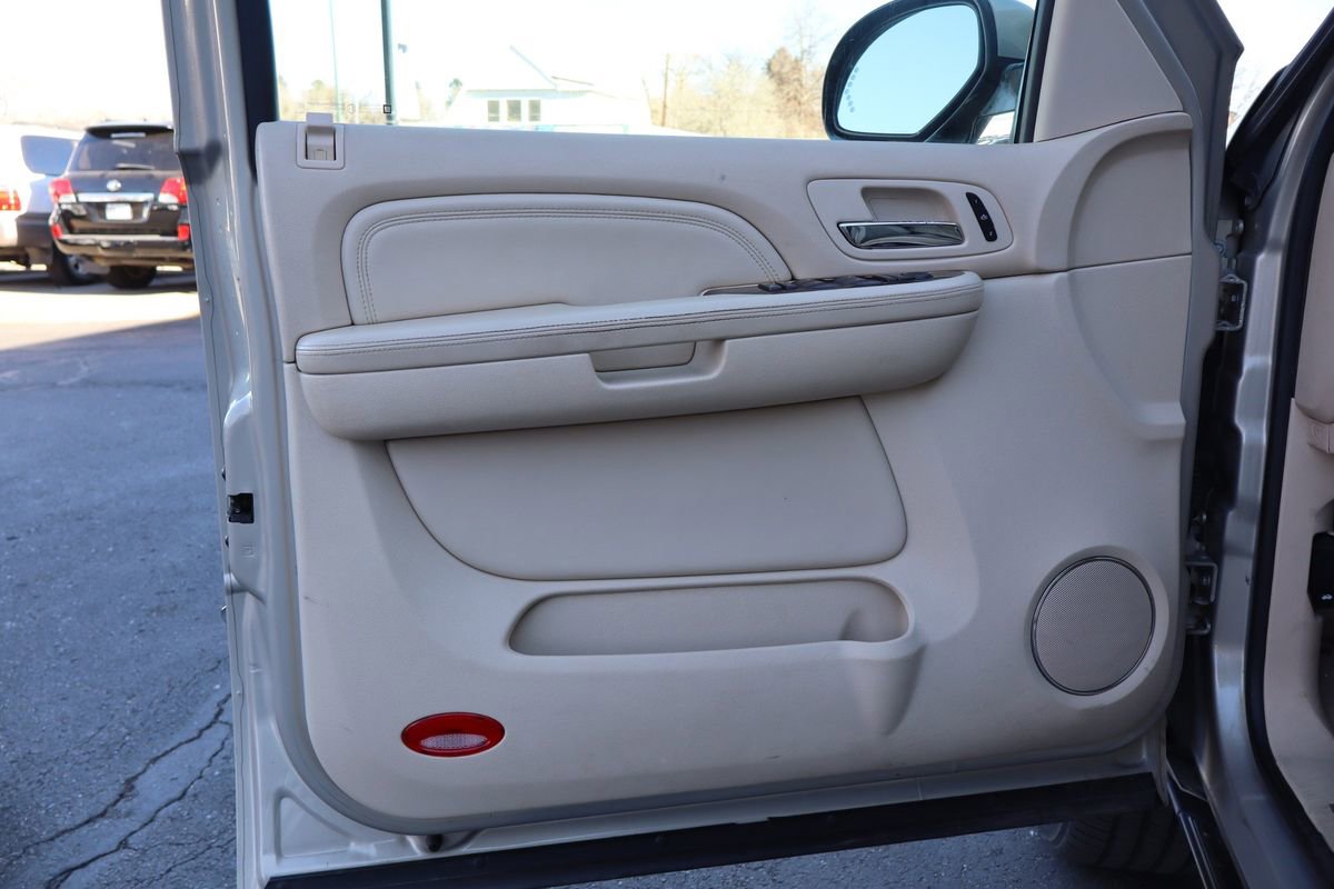 Used 2007 Cadillac Escalade AWD w/ Information Package image 29