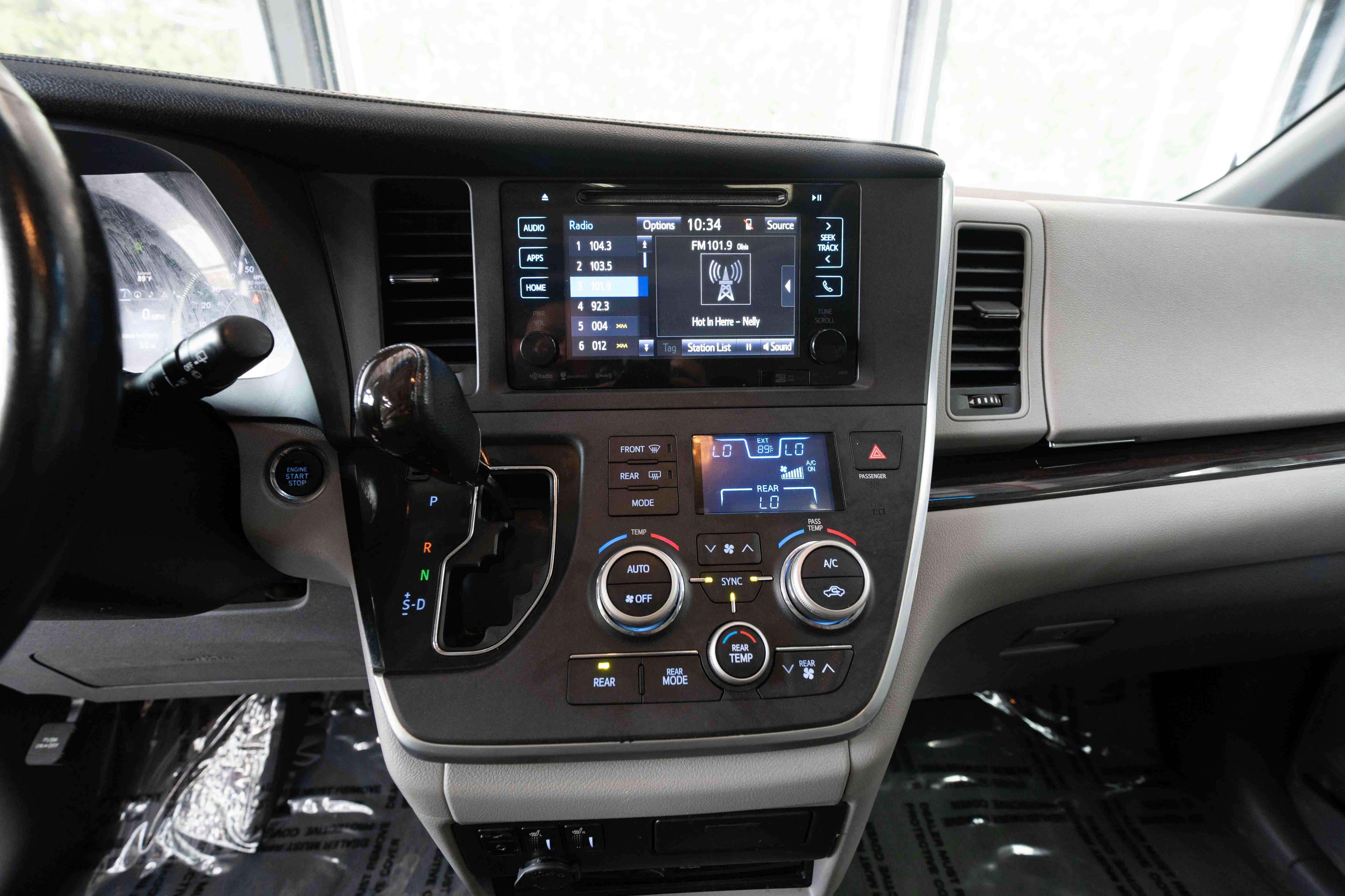 Used 2017 Toyota Sienna XLE Premium FWD image 17
