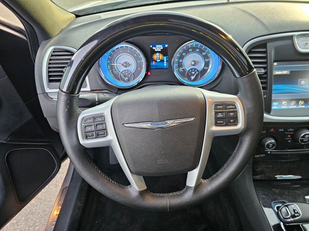 Used 2014 Chrysler 300 C w/ Light Group image 22